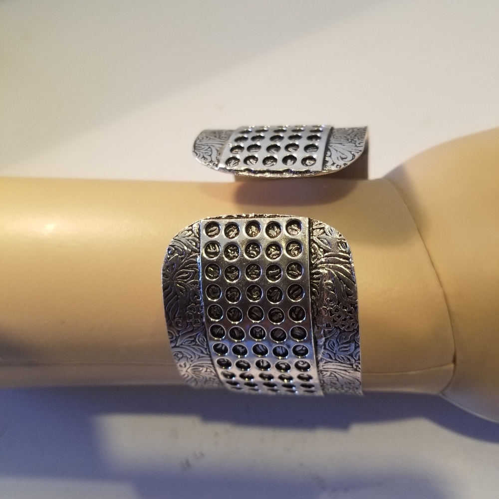 MAGNETIC BRACELET NWOT - Picture 12 of 16